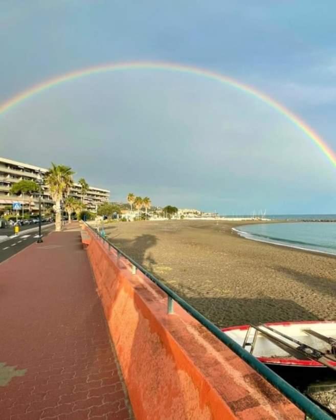 דירות ונטימיגליה Casa Al Mare מראה חיצוני תמונה