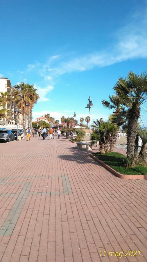 דירות ונטימיגליה Casa Al Mare מראה חיצוני תמונה