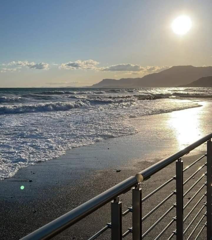 דירות ונטימיגליה Casa Al Mare מראה חיצוני תמונה