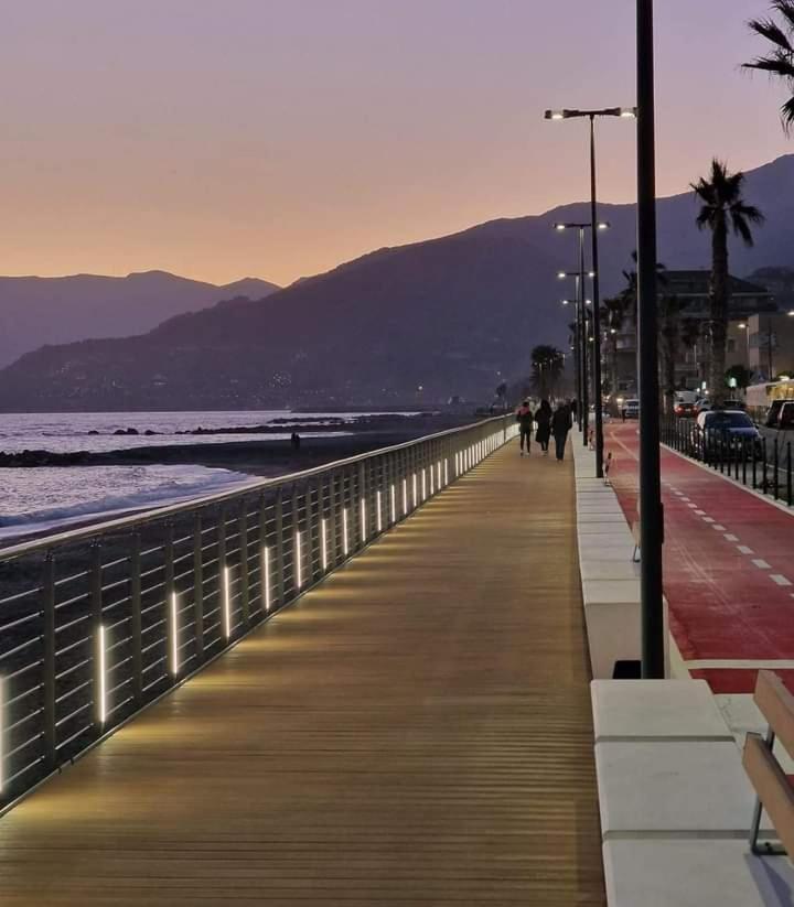 דירות ונטימיגליה Casa Al Mare מראה חיצוני תמונה