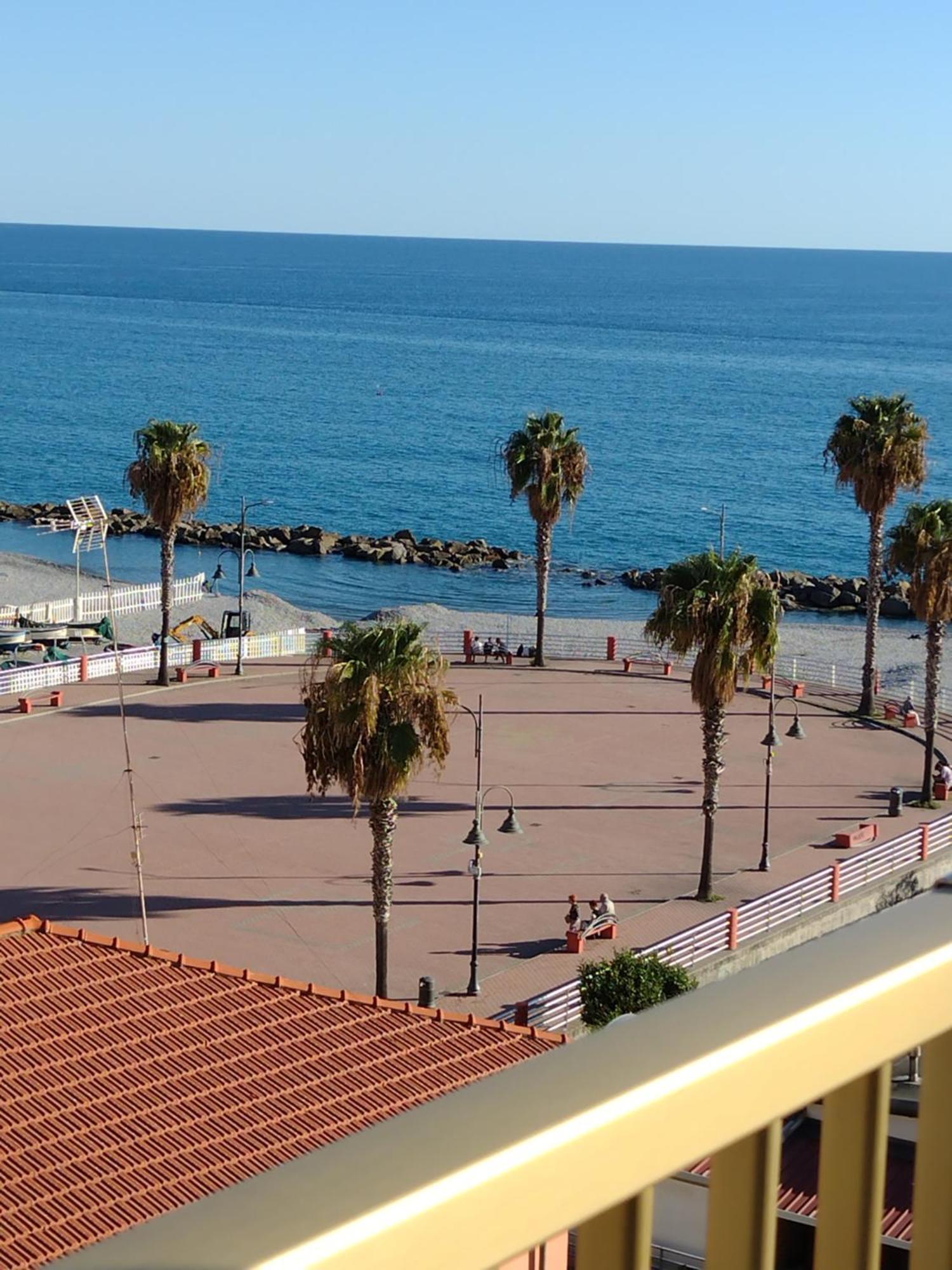 דירות ונטימיגליה Casa Al Mare מראה חיצוני תמונה