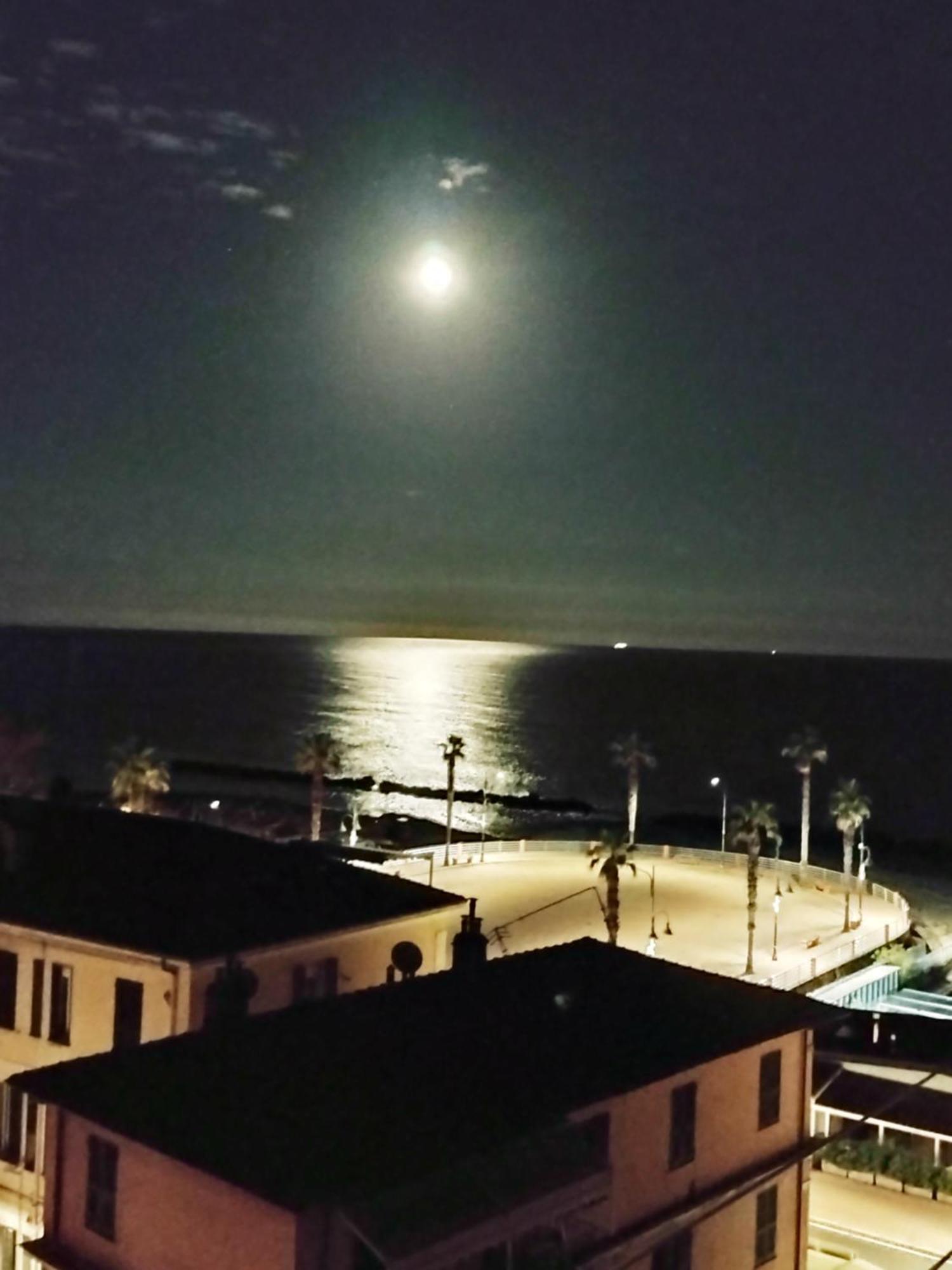 דירות ונטימיגליה Casa Al Mare מראה חיצוני תמונה